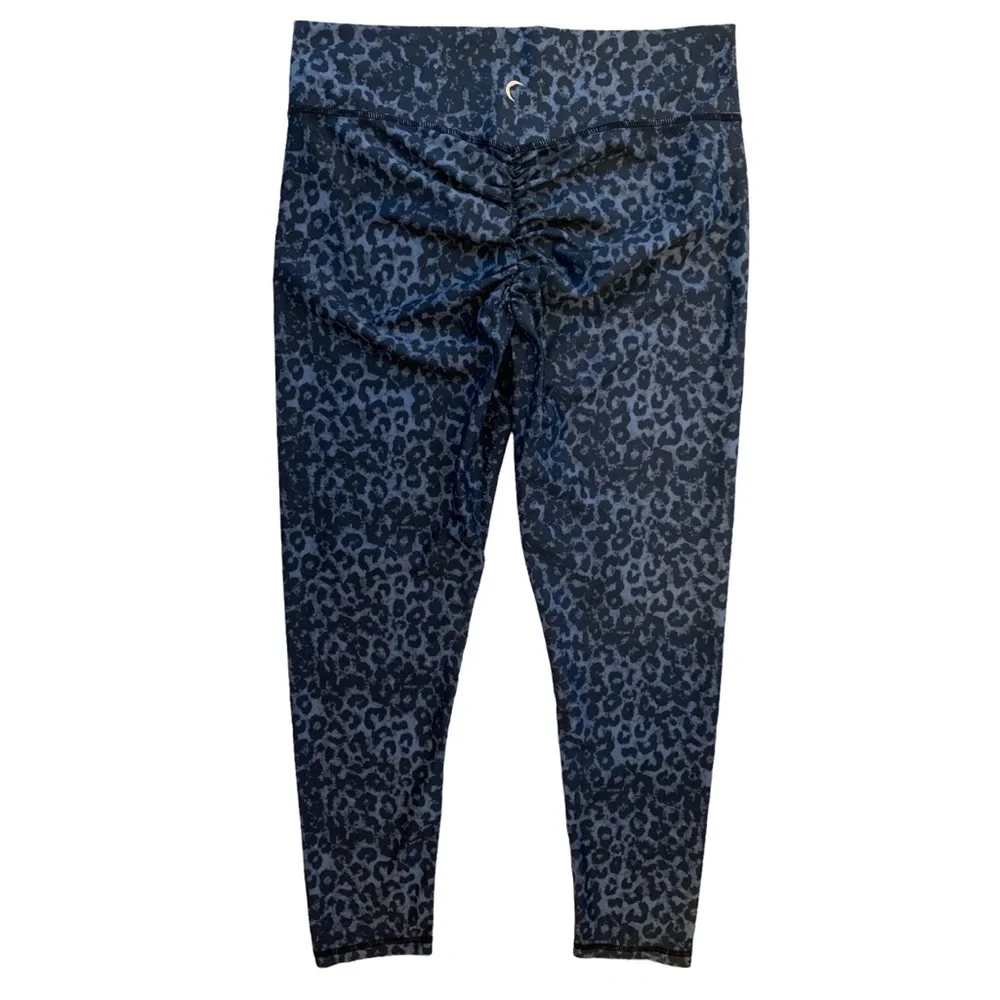 ZYIA Active Stone Leopard Scrunchy Light and Luxe Leggings - Picture 2 of 7